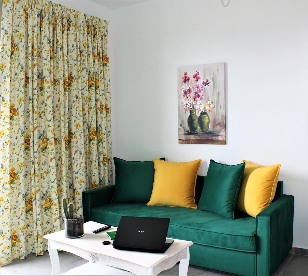 One-Bedroom Apartment with Sea View