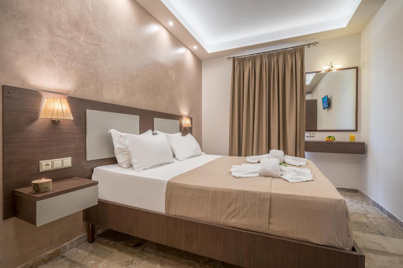 Deluxe Doppel-/Zweibettzimmer mit Poolblick