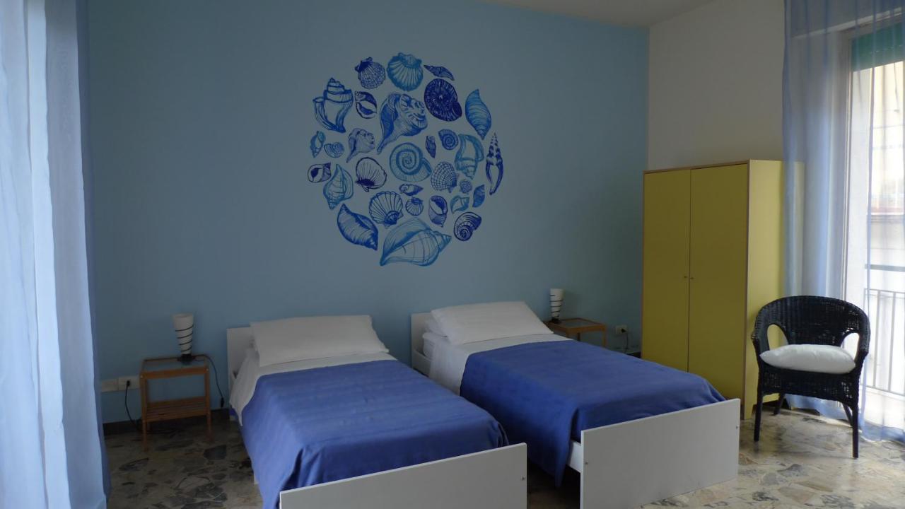 Basic Triple Room with Shared Bathroom