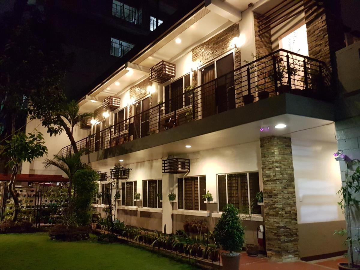 B&B Manila - New Manila Suites - Bed and Breakfast Manila