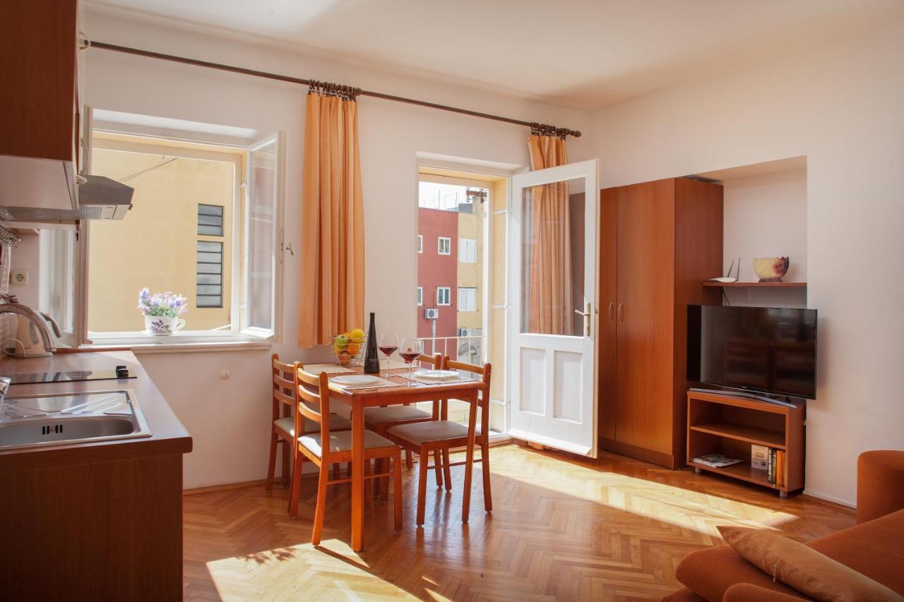 Apartment mit Balkon