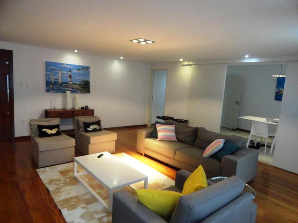 B&B Salvador - Luxury 3 Bedroom Apartment - Barra - Bed and Breakfast Salvador