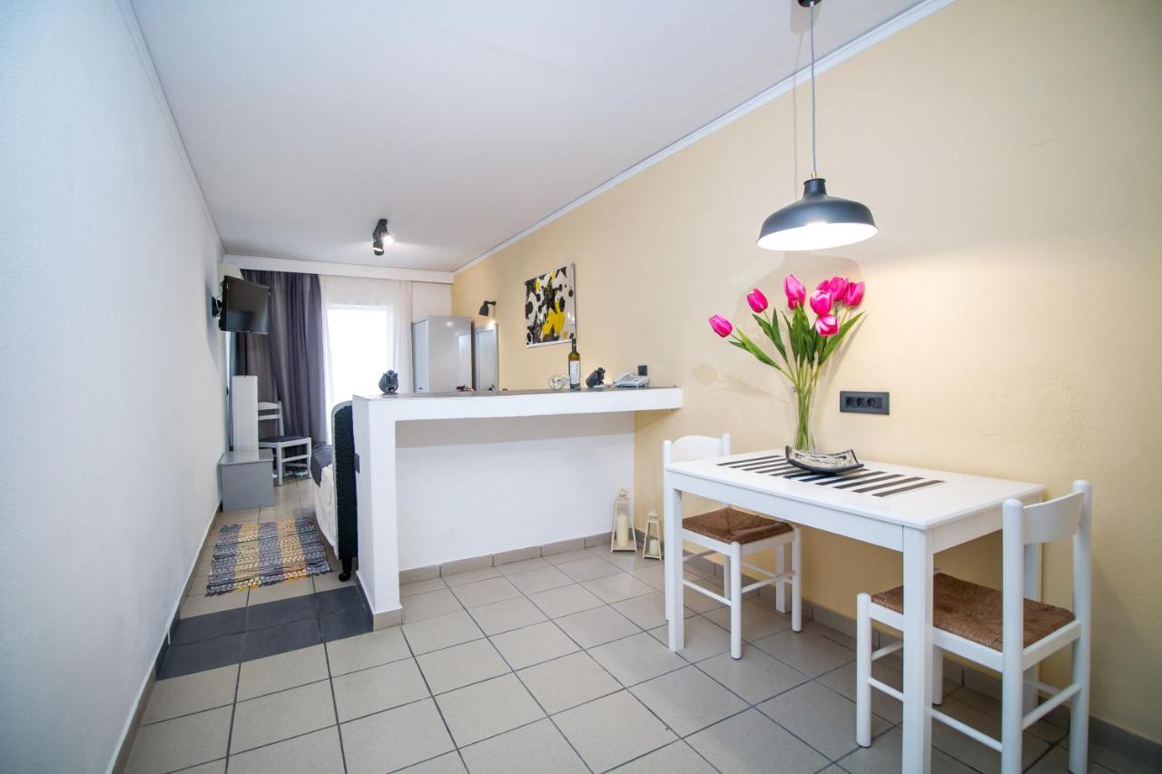 Studio (2 Adults)