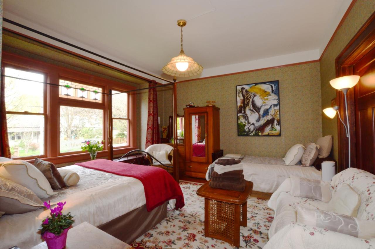 Budget Double Room with Shared Bathroom