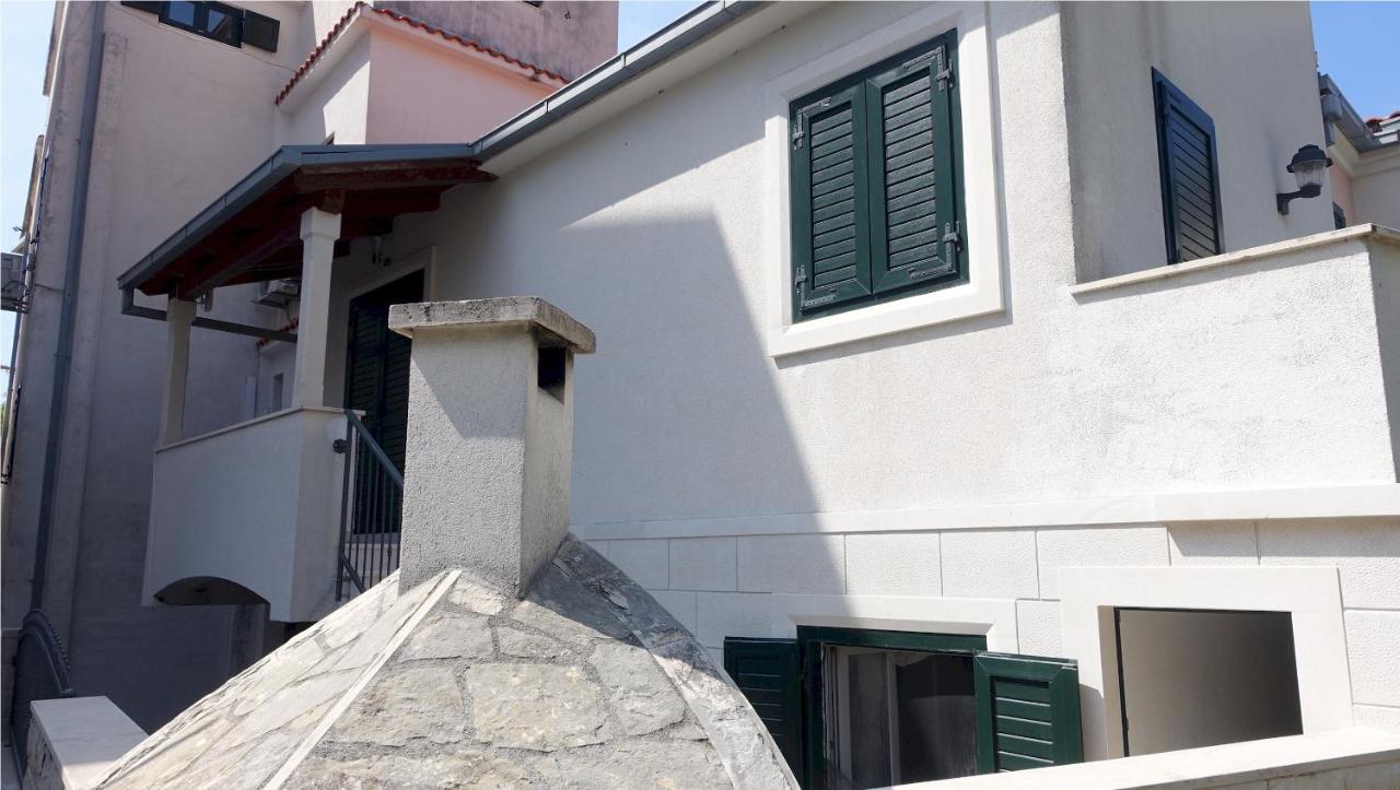 One-Bedroom Apartment with Balcony