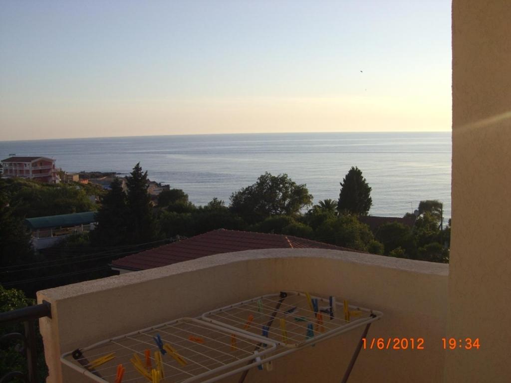 Monolocale con Balcone e Vista Mare (3 Adulti)