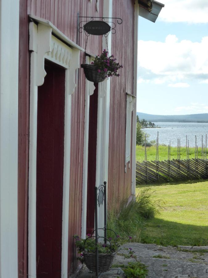 Cottage with Shared Bathroom (5 Adults)