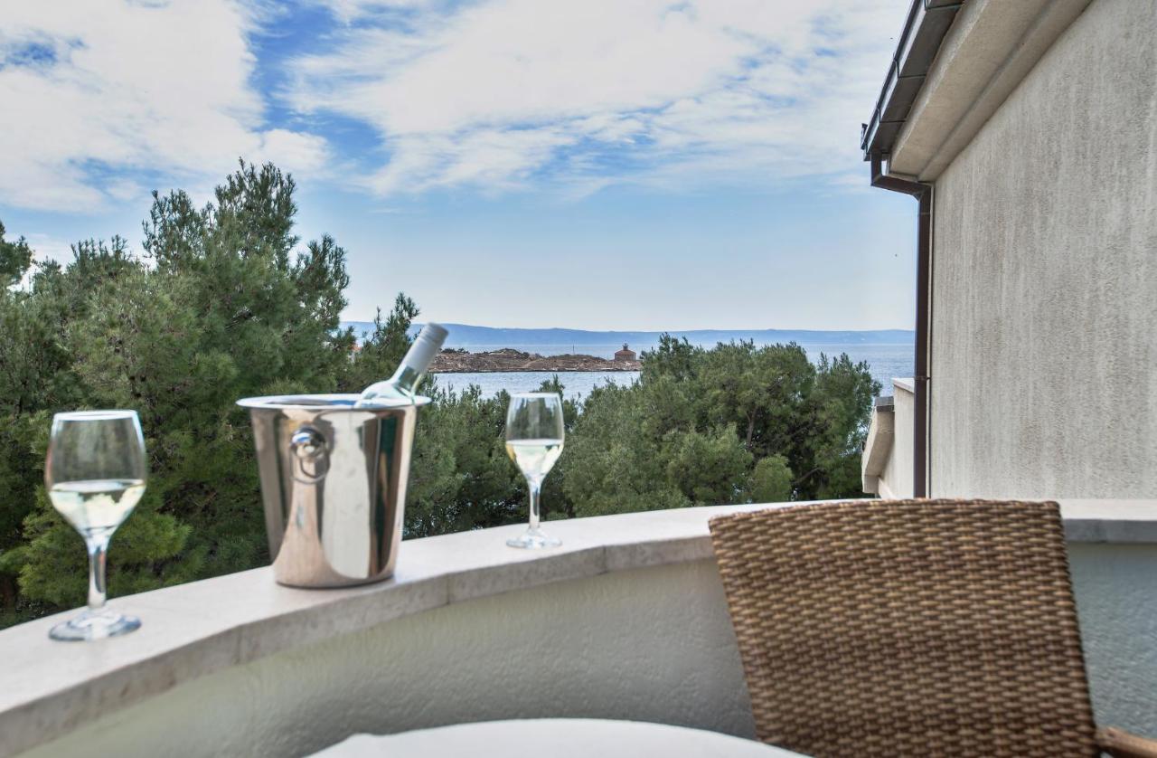 Camera Matrimoniale con Balcone e Vista Mare