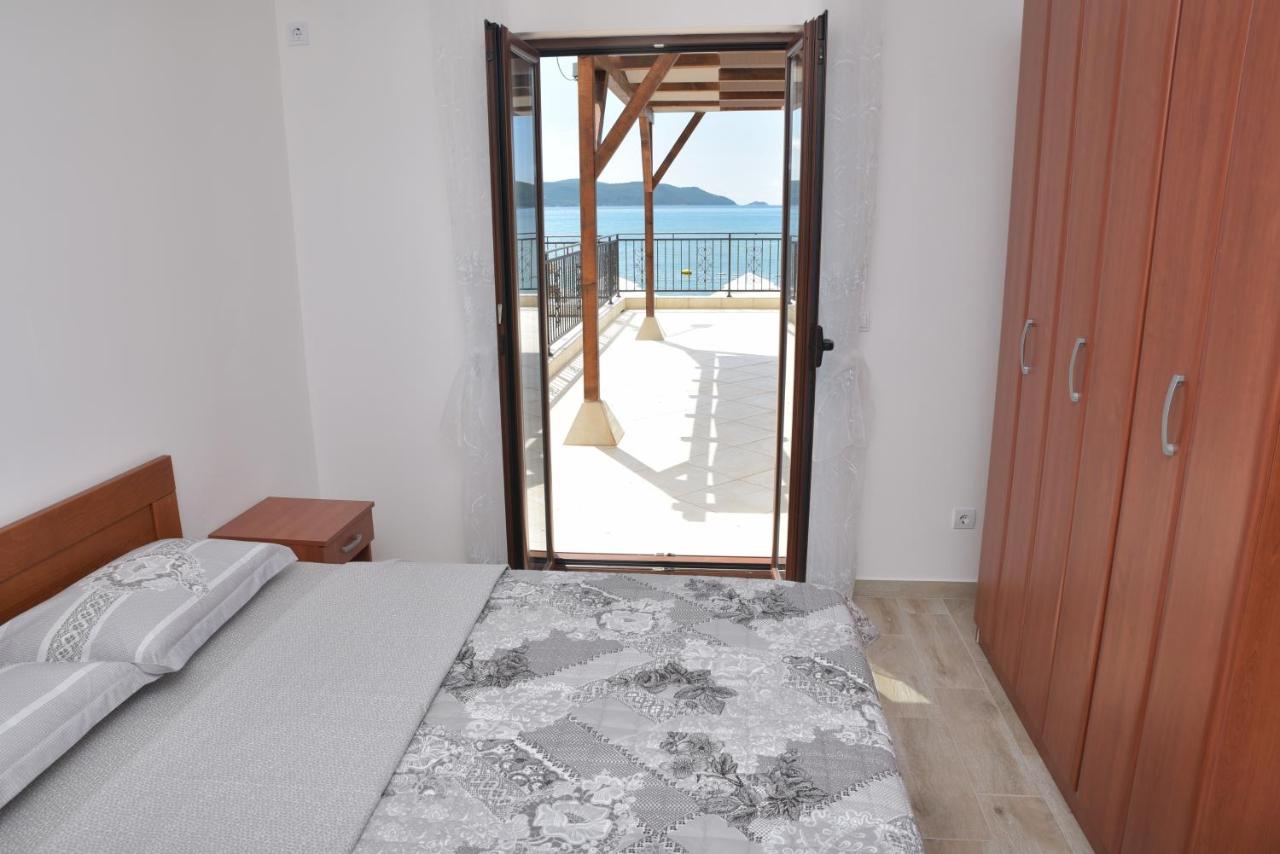 Apartment with Sea View and Terrace A2