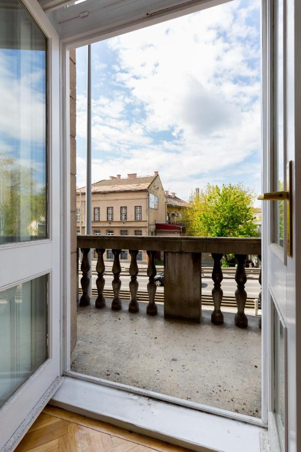 F4 Fiumei Apartment - B&B Budapest