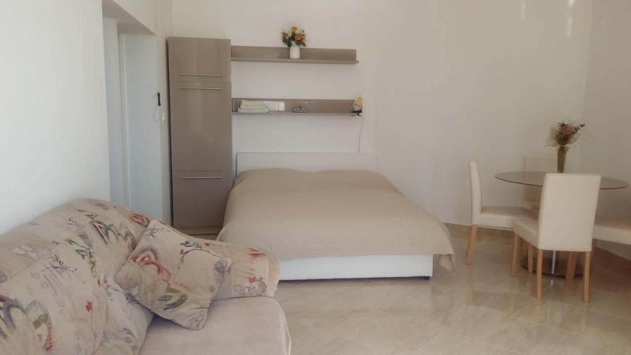 Studio with Sofa Bed