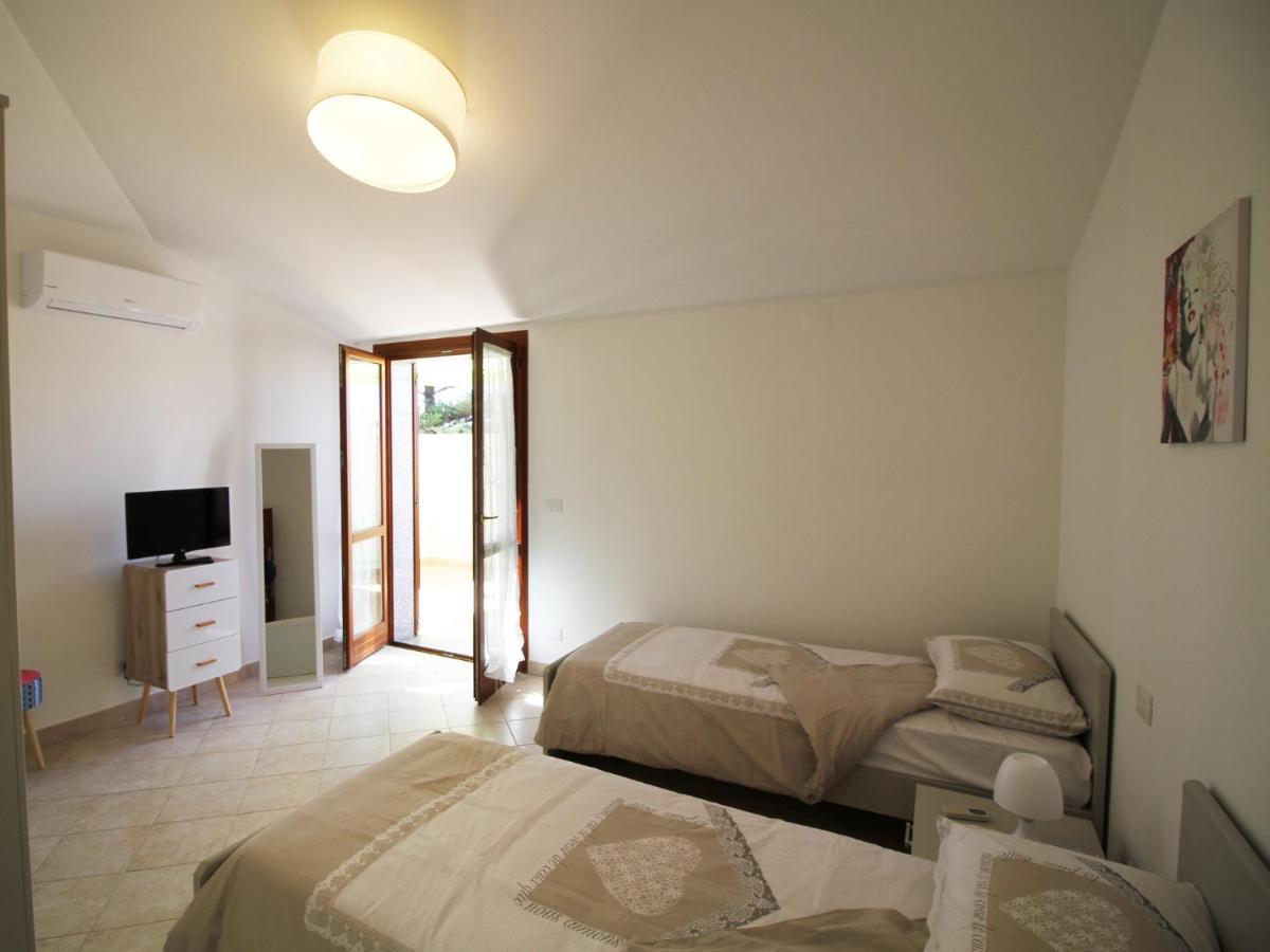 Camera Doppia con Letti Singoli con Bagno Privato Esterno e Balcone