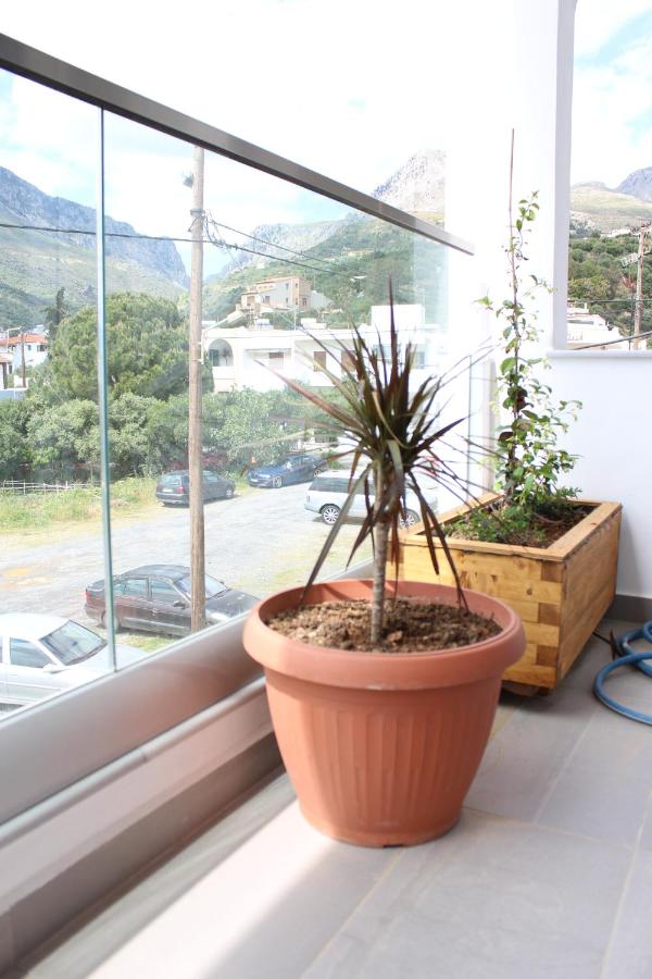 Beachside Apartment in Plakias centre! - B&B