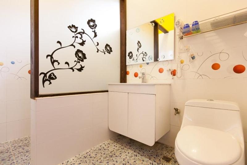 Flower Tamura - B&B Guanshan