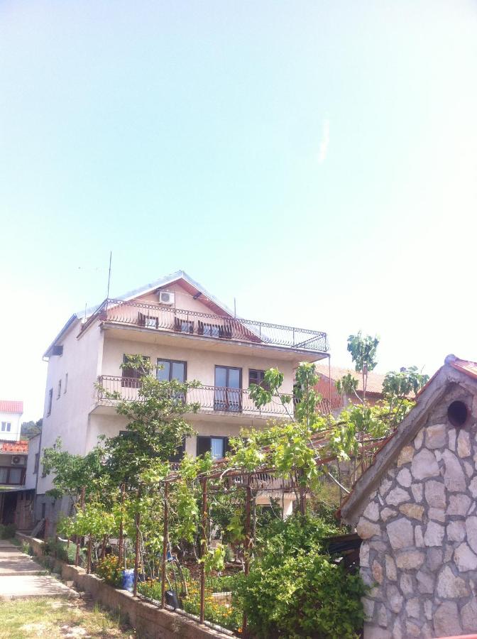 Apartment Floral - B&B Brodarica