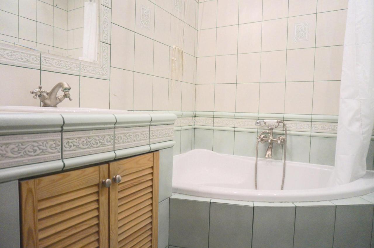 Large One-Bedroom Apartment - 9 Szeroki Dunaj Street, ap.7