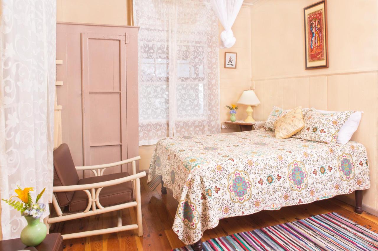 Barbecue Heritage Gardens Cottage - JM - Bed and Breakfast Newcastle