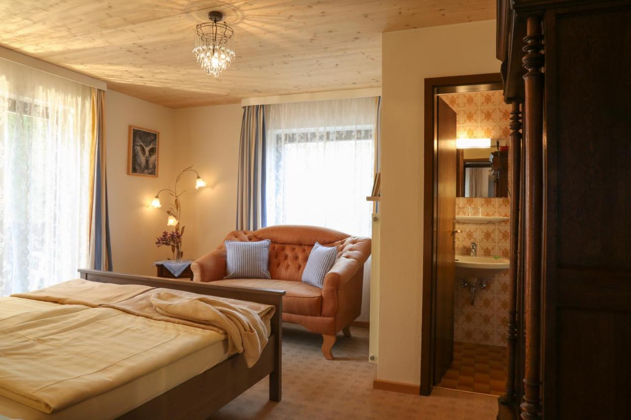 Doppelzimmer mit Balkon und Gartenblick