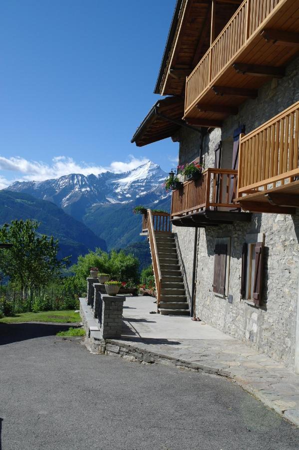 One-Bedroom Apartment with Balcony and Mountain View  