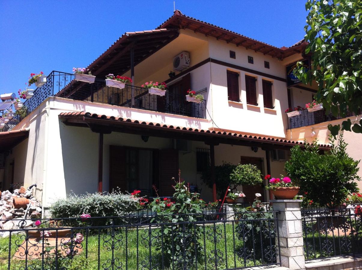 La Luna - Bed and Breakfast Kalá Nerá