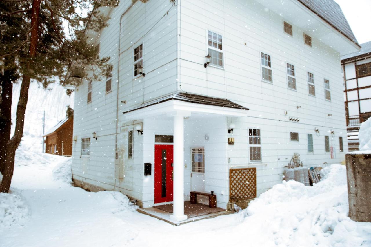 Red Door Lodge Hakuba - B&B