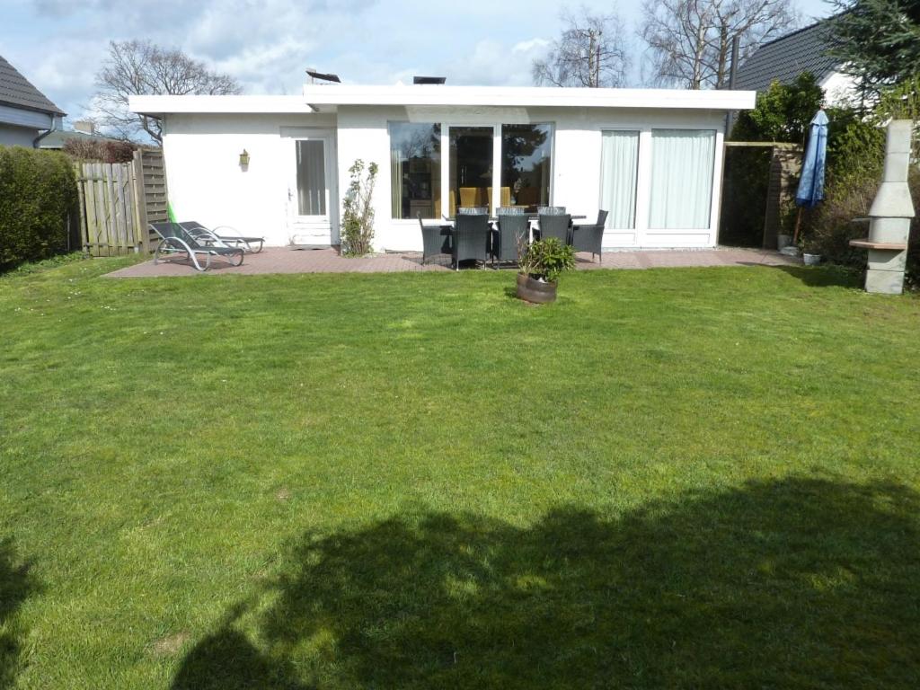 Three-Bedroom House "Lachmöwe - Bungalow 8"