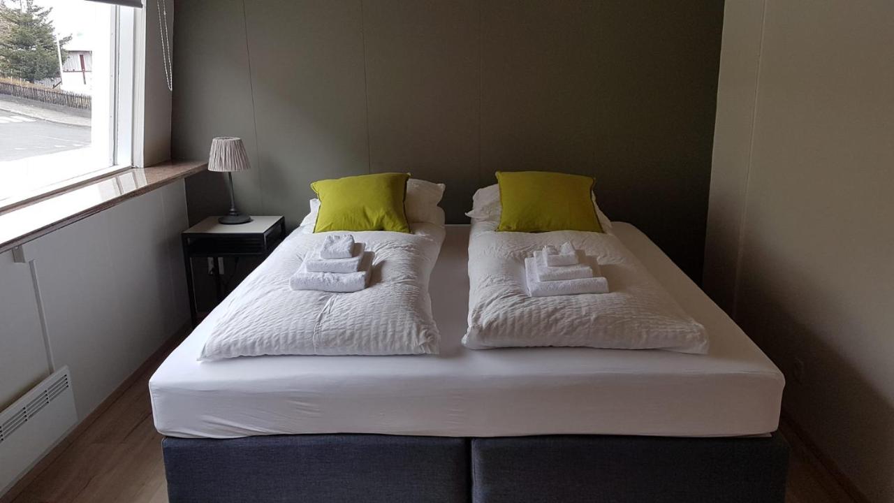 Doppel-/Zweibettzimmer mit Bad