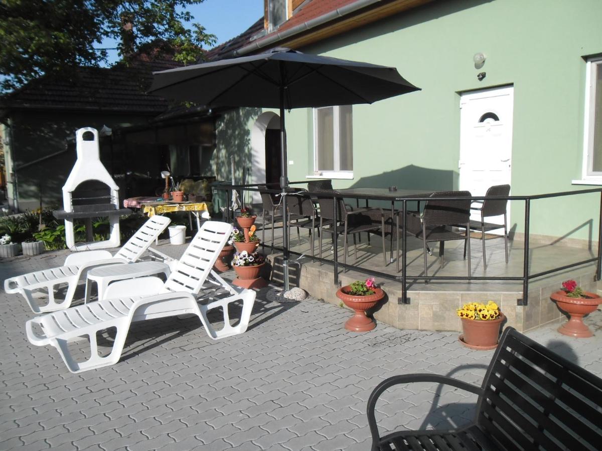 Attila Vendégház Tápiószentmárton - B&B Tápiószentmárton