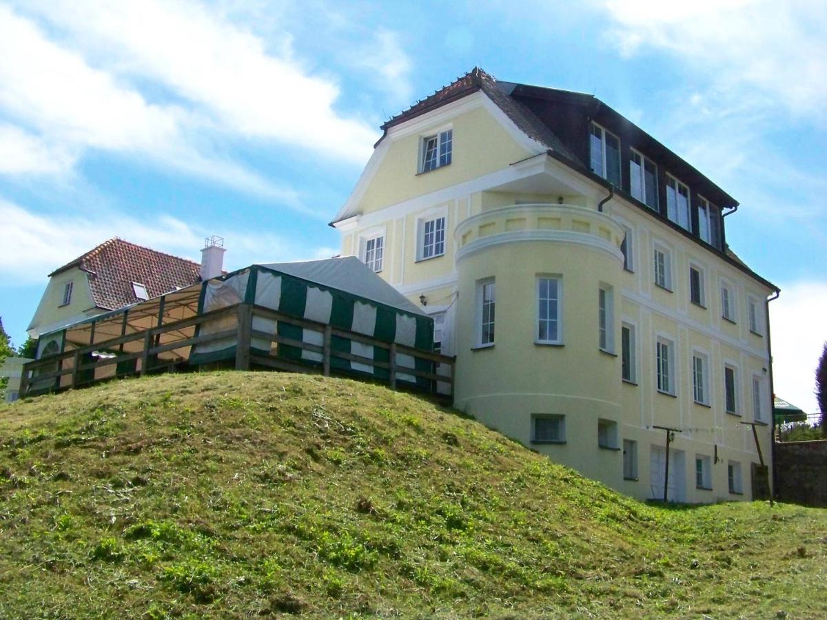 Pałac Wojciechy - B&B