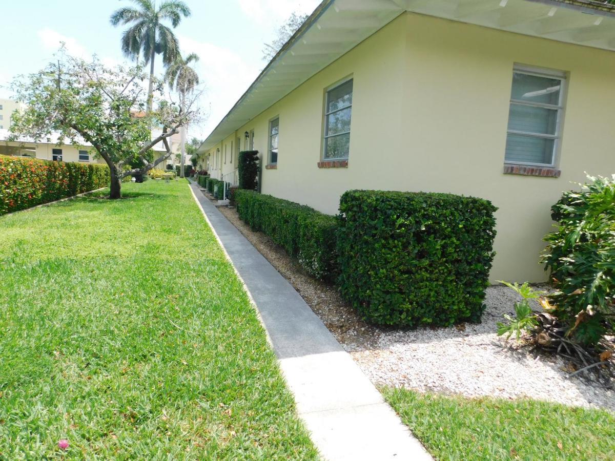 The Grove Beach Condominiums - Bed and Breakfast