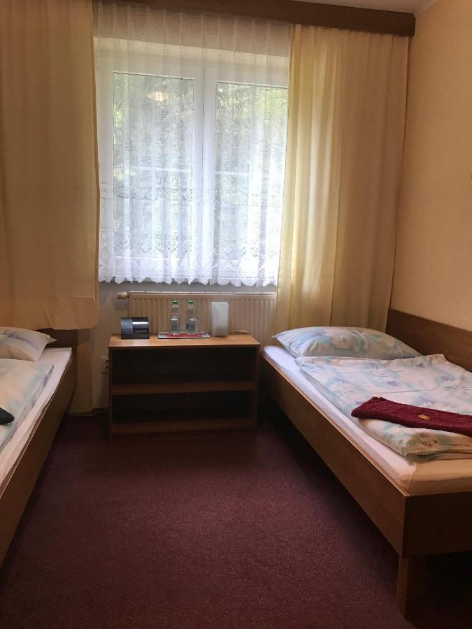 Twin Room with Shower