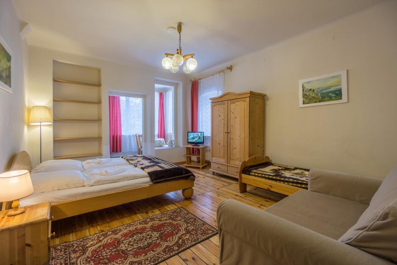 Familienzimmer mit Bergblick
