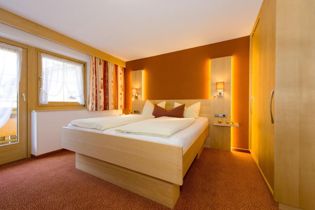 Camera Matrimoniale con Vista Montagna