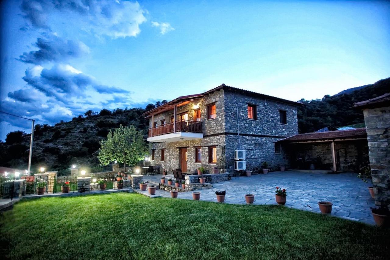 Traditional Apartments Tsikrikonis - B&B