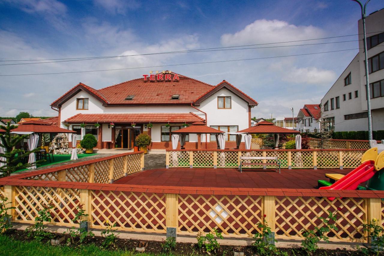 Pensiunea Terra - Bed and Breakfast