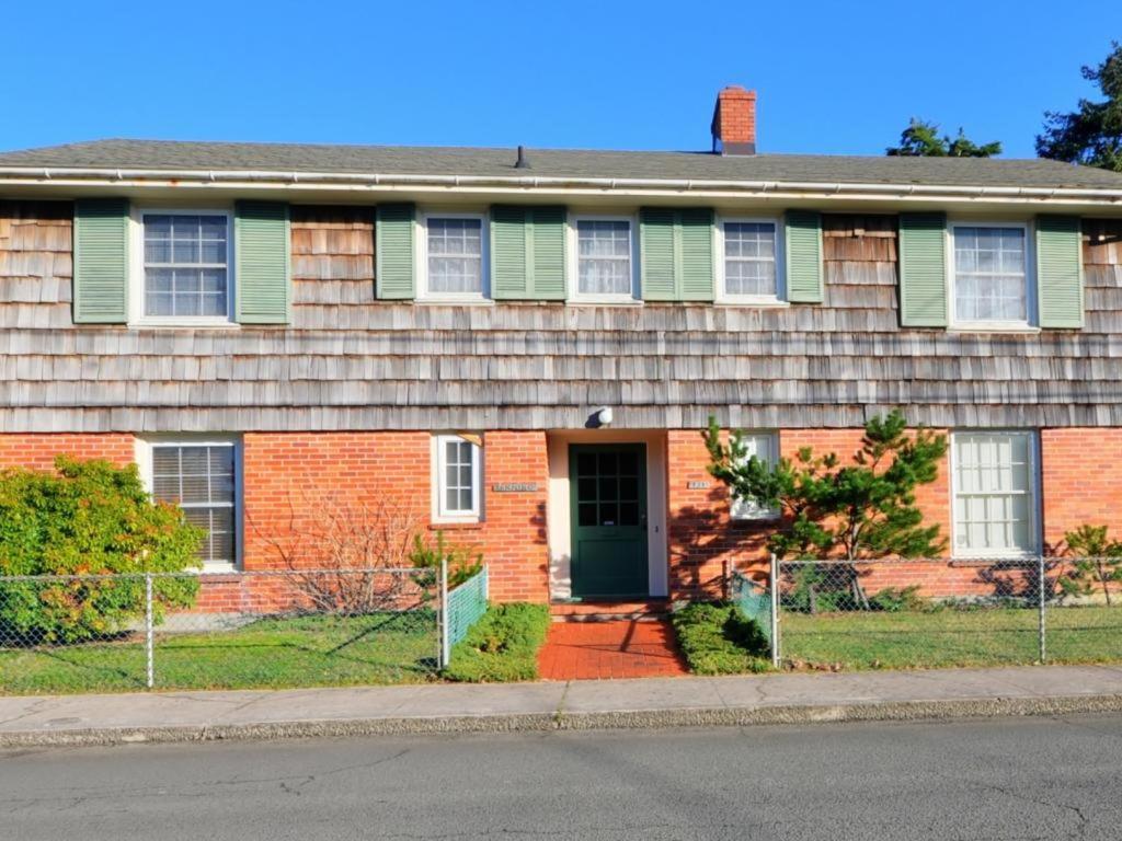 Seaside Governor's House Vacation Rental - B&B Seaside