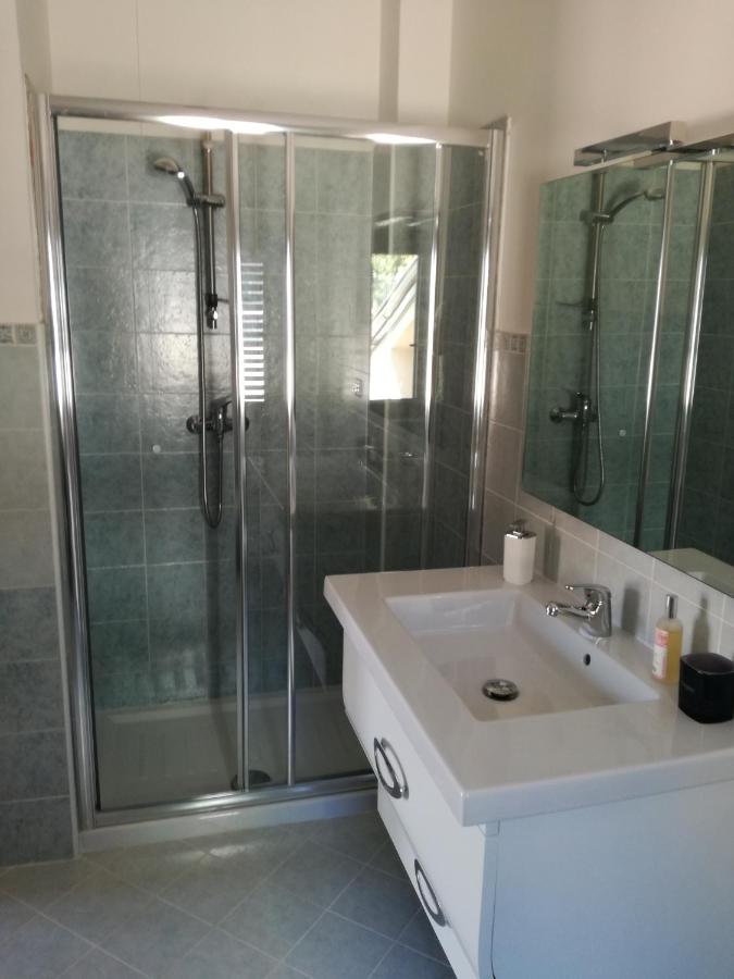 Chambre Double ou Lits Jumeaux avec Salle de Bains Privative