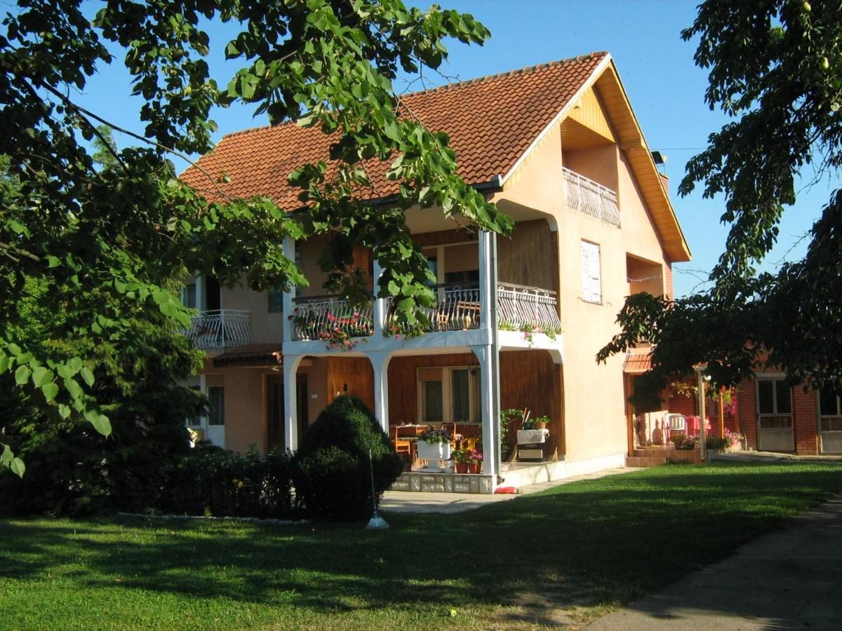 Apartments Domaćinstvo Nikolić - Chambres d’hôtes Valjevo