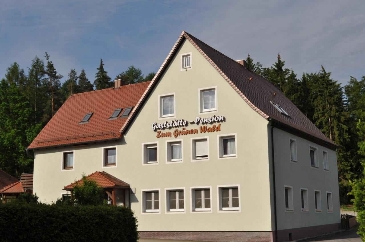 B&B Feuchtwangen - Pension Zum Grünen Wald - Bed and Breakfast Feuchtwangen