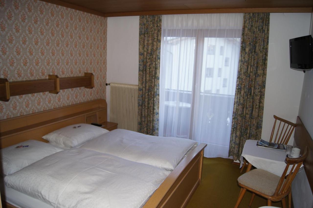 Tweepersoonskamer met Gedeelde Badkamer