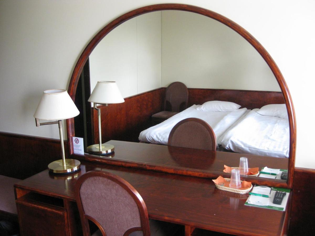 Soba z zakonsko posteljo ali dvema enojnima posteljama