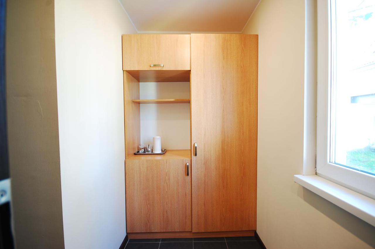 Doppelzimmer mit Zustellbett und Bad