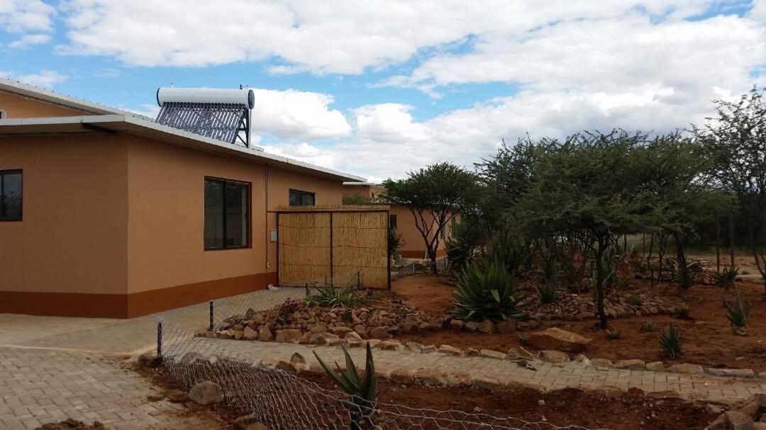 B&B Otjiwarongo - Cheetah View Lodge - Bed and Breakfast Otjiwarongo