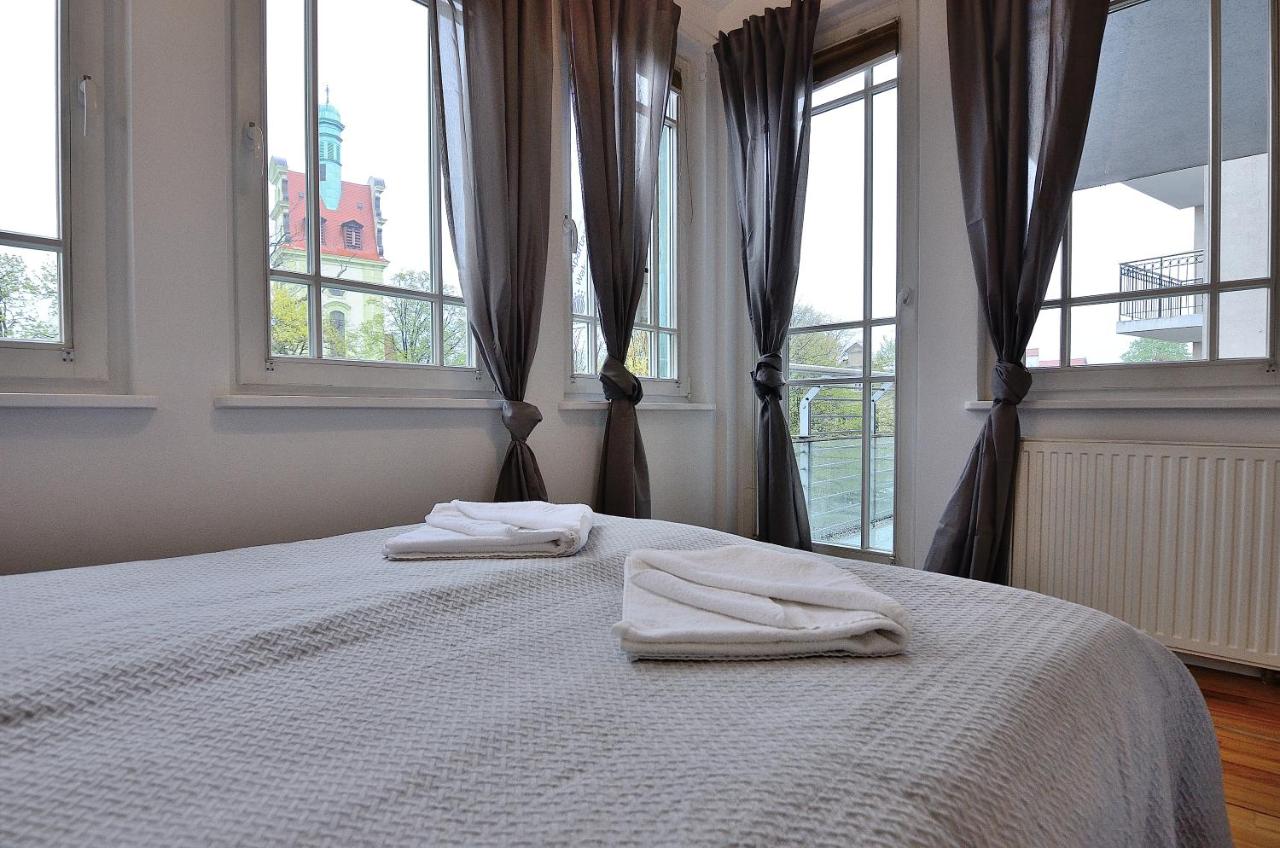 Stylowy Apartament z Parkingiem Victus by Noclegi Renters - Chambres d'hôtes Sopot