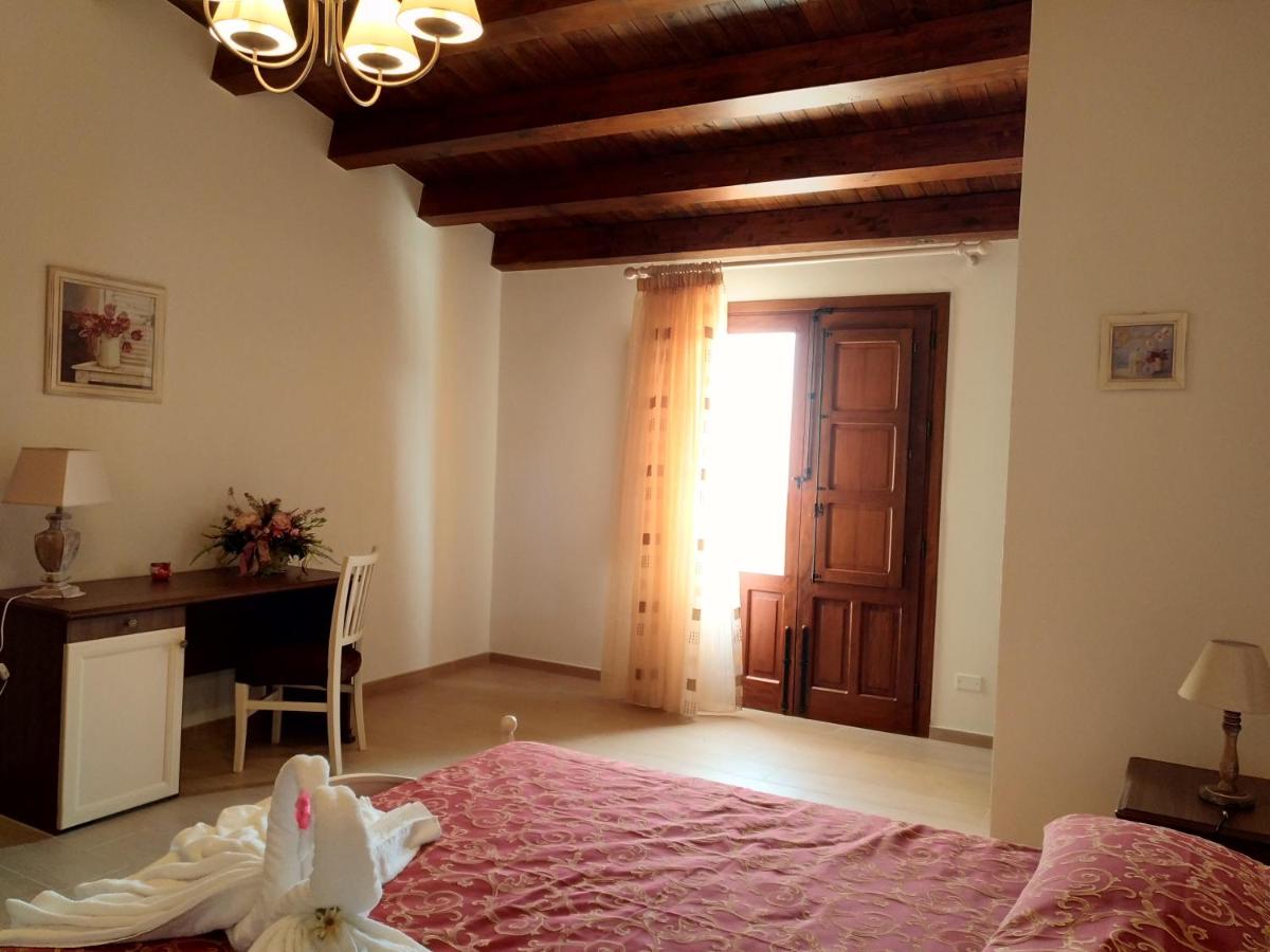Deluxe Double Room with Balcony and Sea View