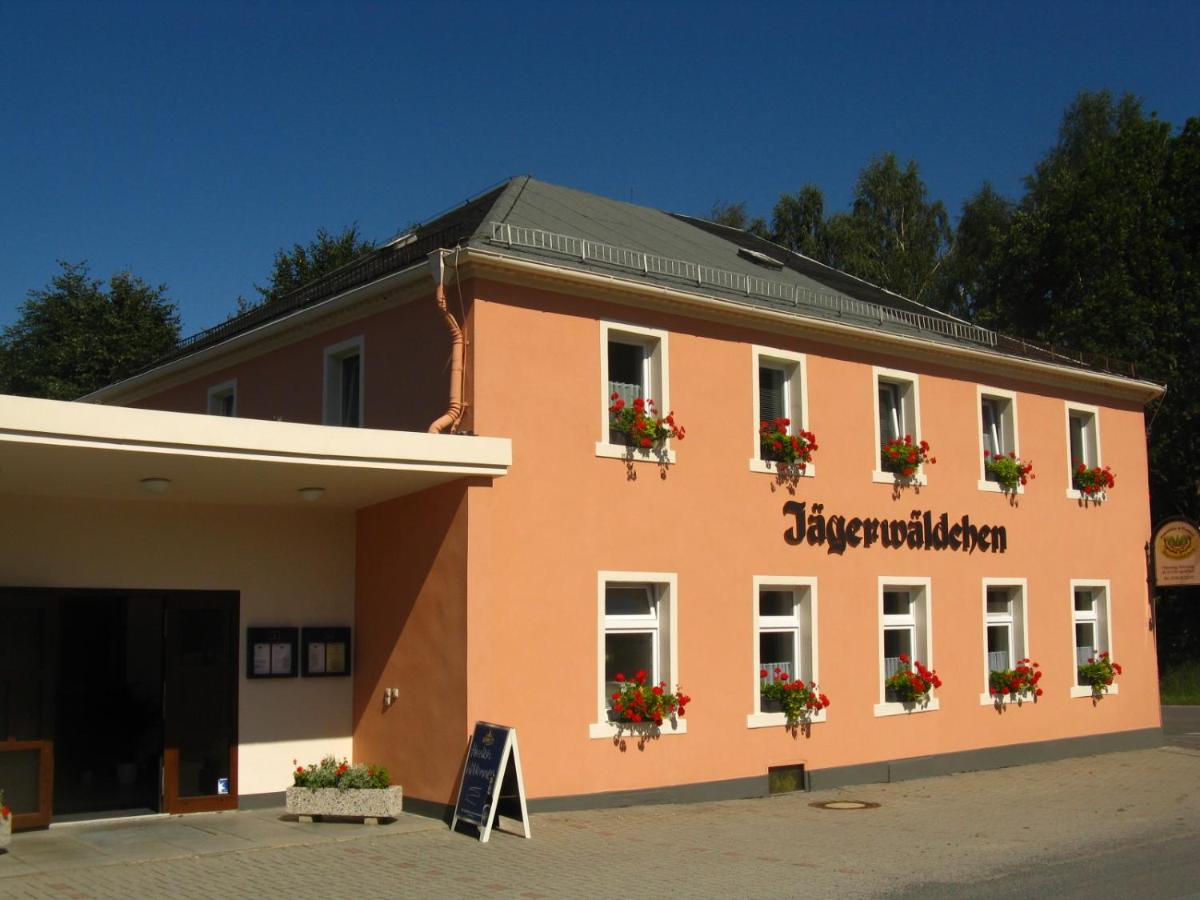 B&B Bertsdorf - Gaststätte & Pension Jägerwäldchen - Bed and Breakfast Bertsdorf