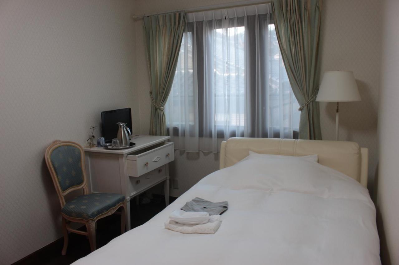 Chambre Simple Basique avec Salle de Bains Commune