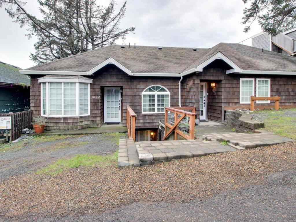 Berni's Ocean View Castle - Home Sweet Homestead - B&B