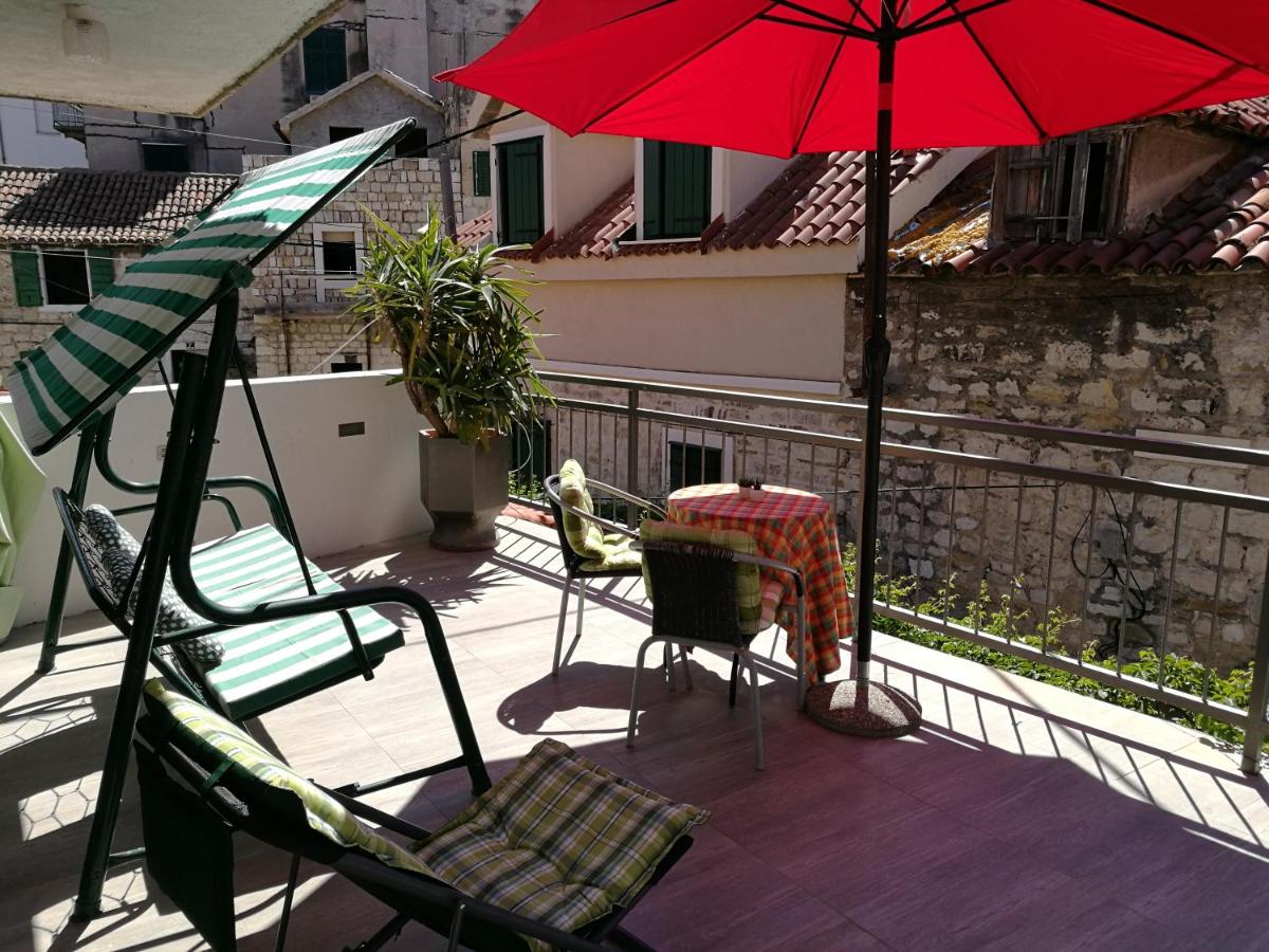 Old Town Apartment St Luke with Sunny Terrace near Riva - B&B Split