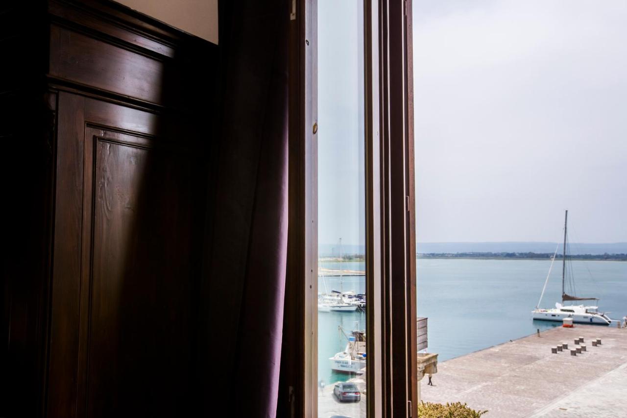 Camera Matrimoniale con Balcone e Vista Mare